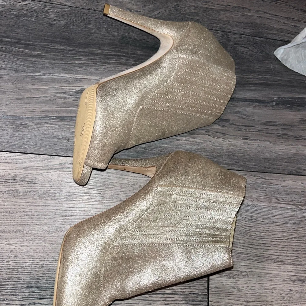 Jimmy Choo Brenna Metallic Heel - Picture 2 of 10